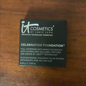 IT cosmetics celebration foundation, light medium